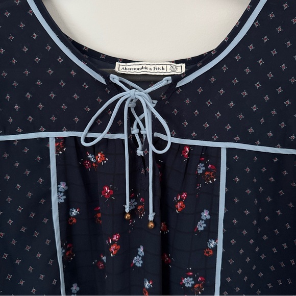Abercrombie Floral Navy Blouse with Light Blue Piping - Picture 2 of 6